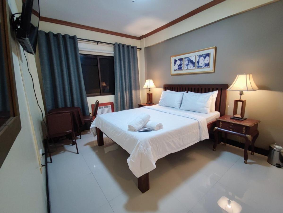 Spring Plaza Hotel Dasmarinas Esterno foto