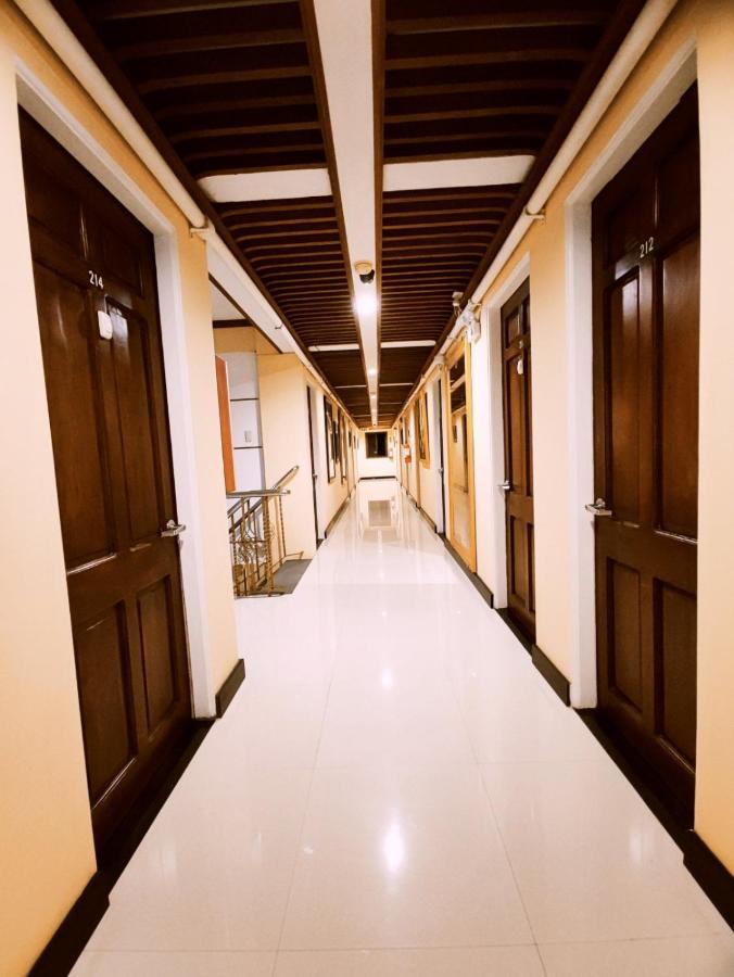 Spring Plaza Hotel Dasmarinas Esterno foto