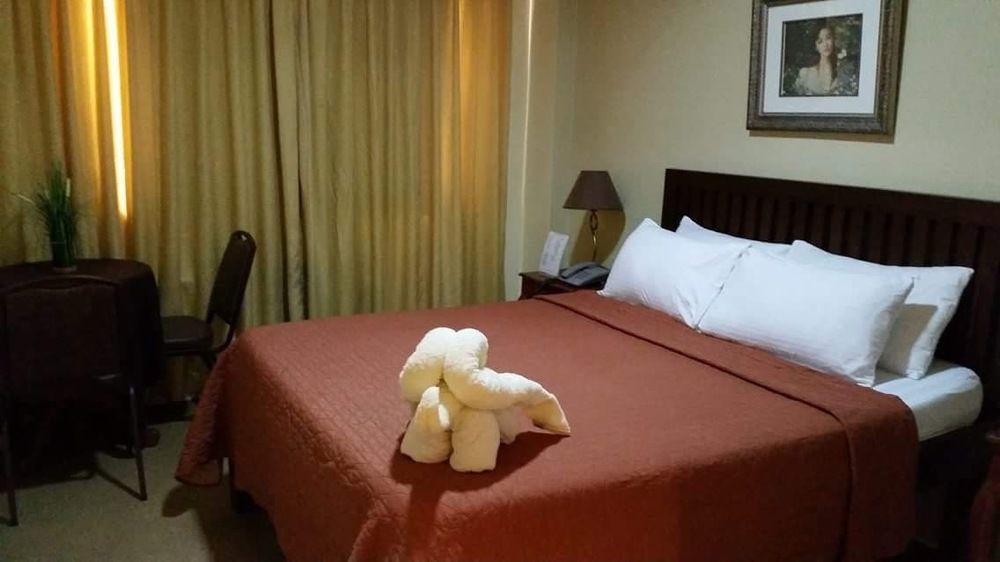 Spring Plaza Hotel Dasmarinas Esterno foto