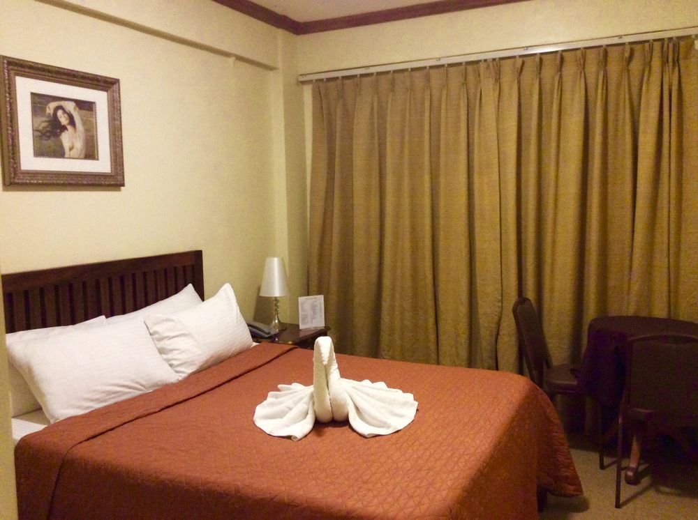 Spring Plaza Hotel Dasmarinas Esterno foto