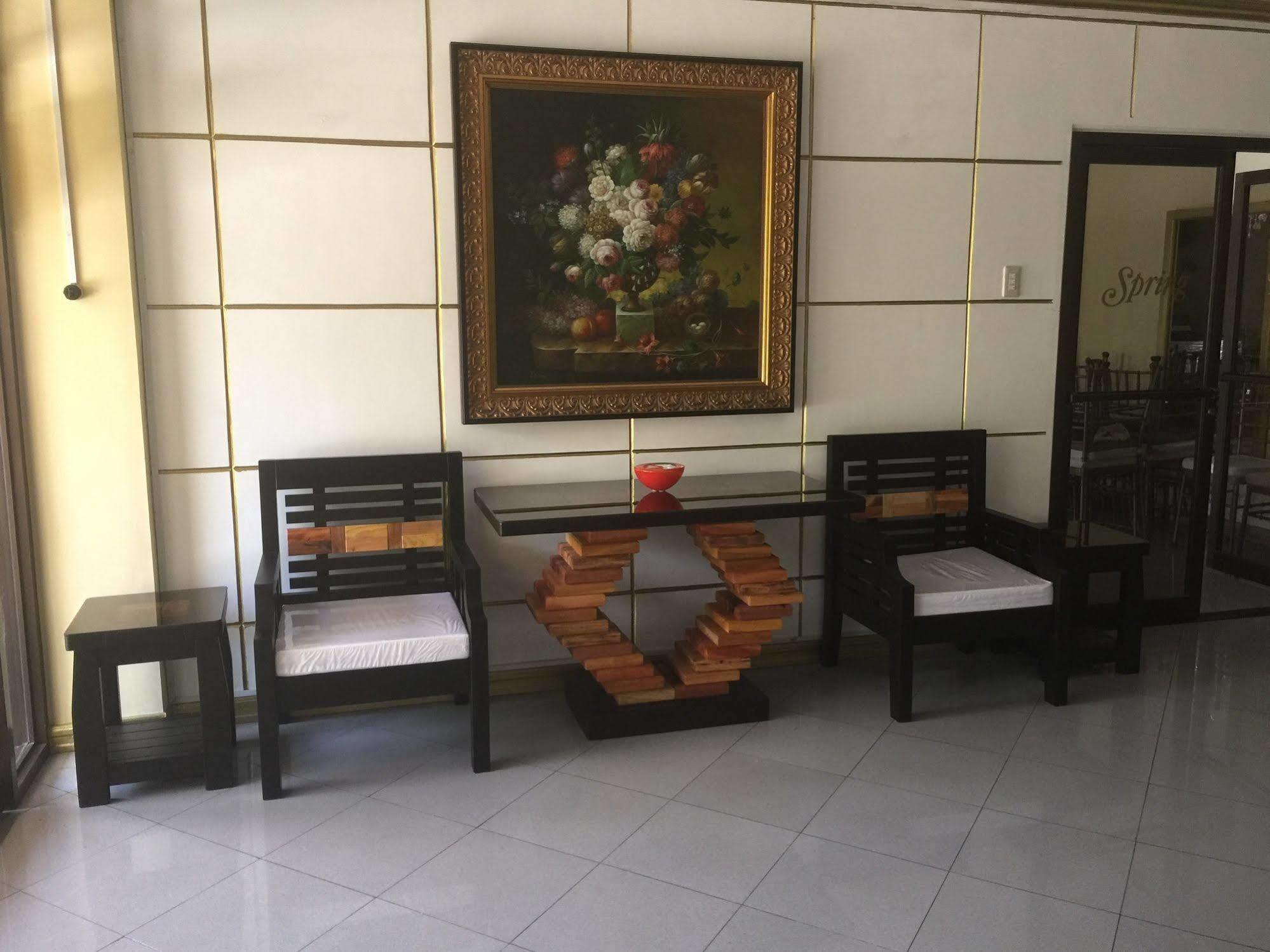 Spring Plaza Hotel Dasmarinas Esterno foto