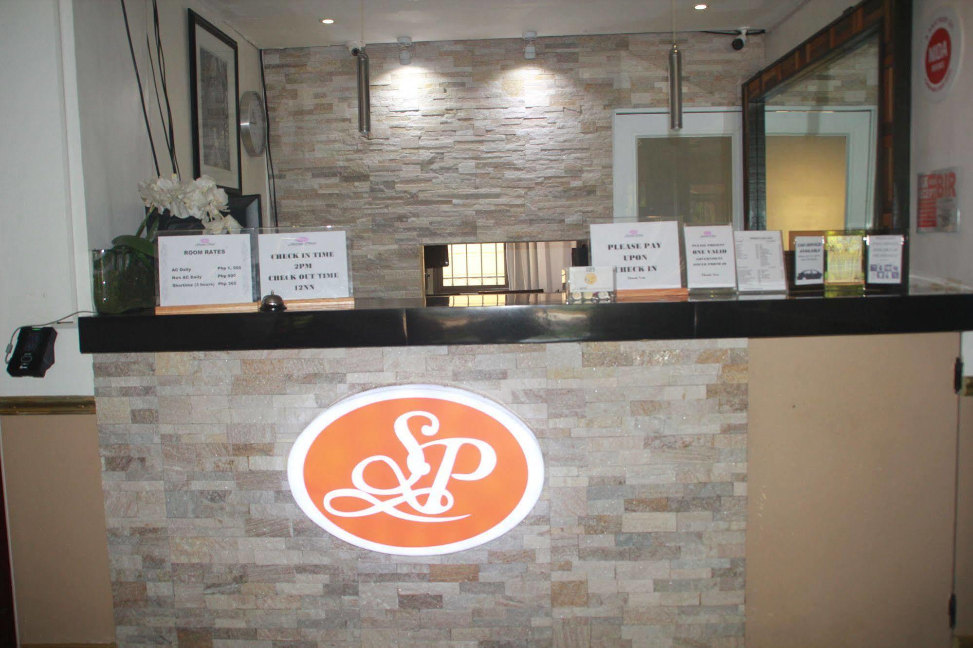 Spring Plaza Hotel Dasmarinas Esterno foto