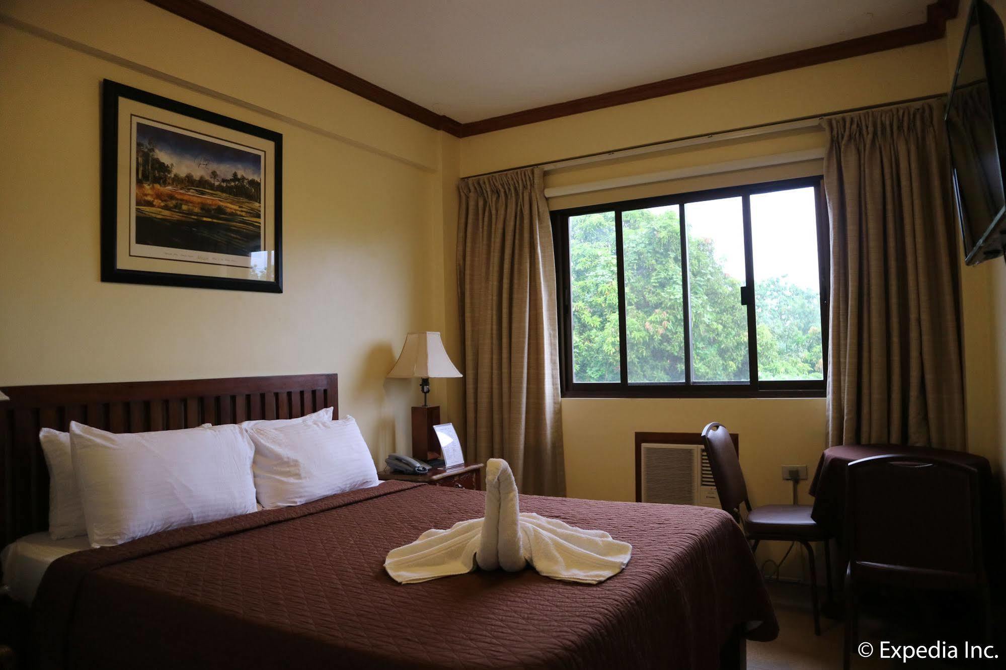 Spring Plaza Hotel Dasmarinas Esterno foto