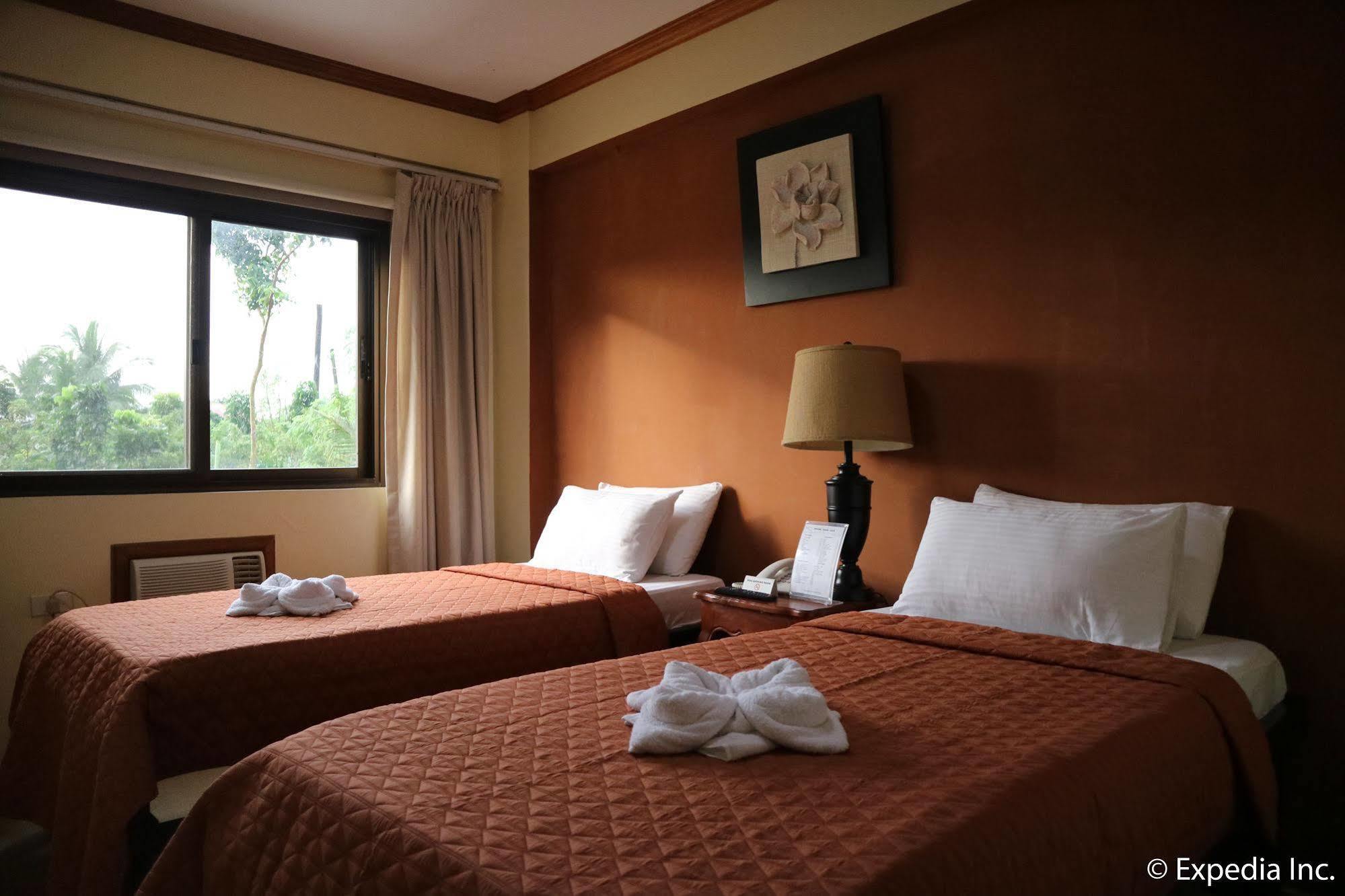 Spring Plaza Hotel Dasmarinas Esterno foto