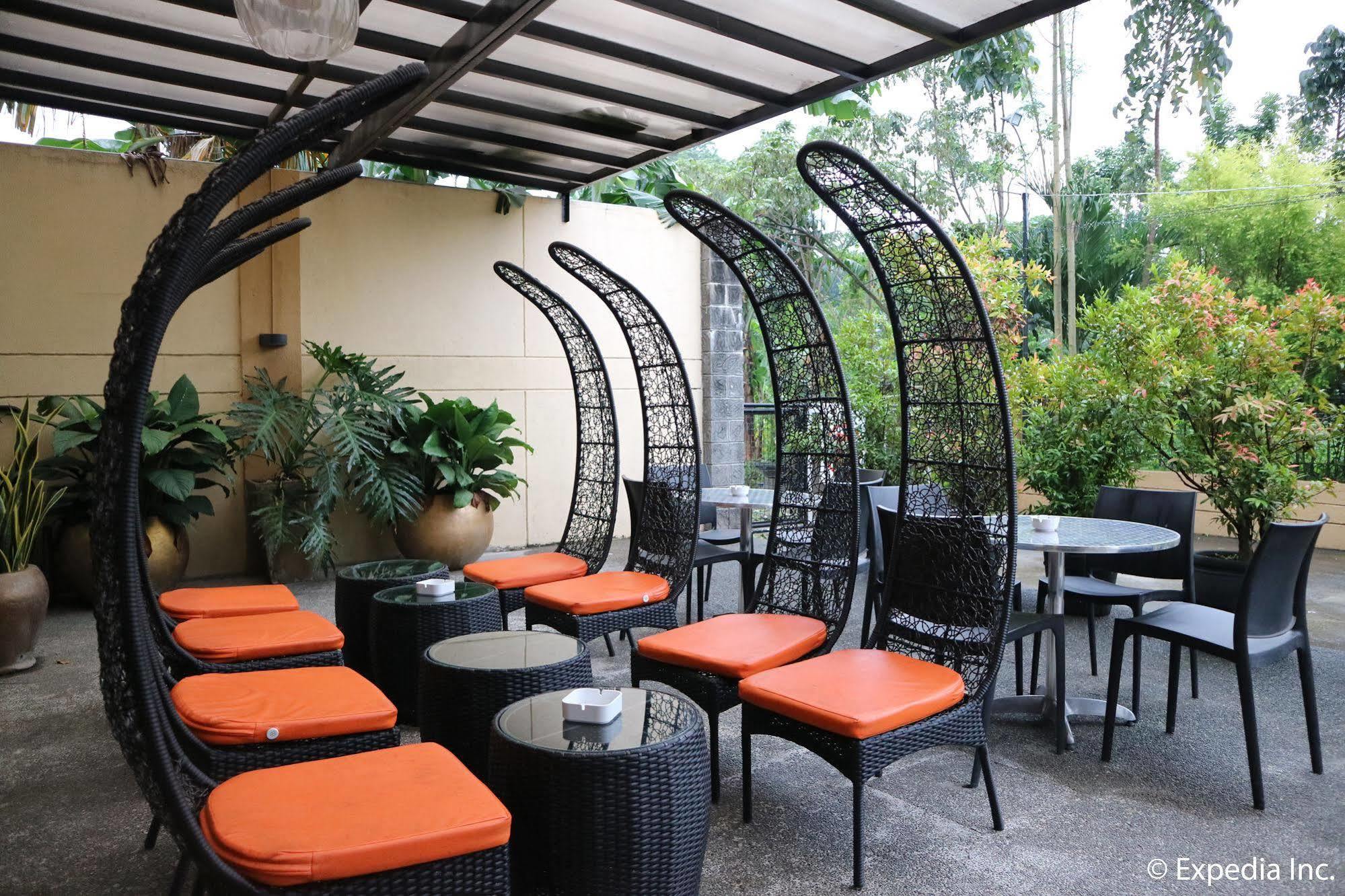 Spring Plaza Hotel Dasmarinas Esterno foto